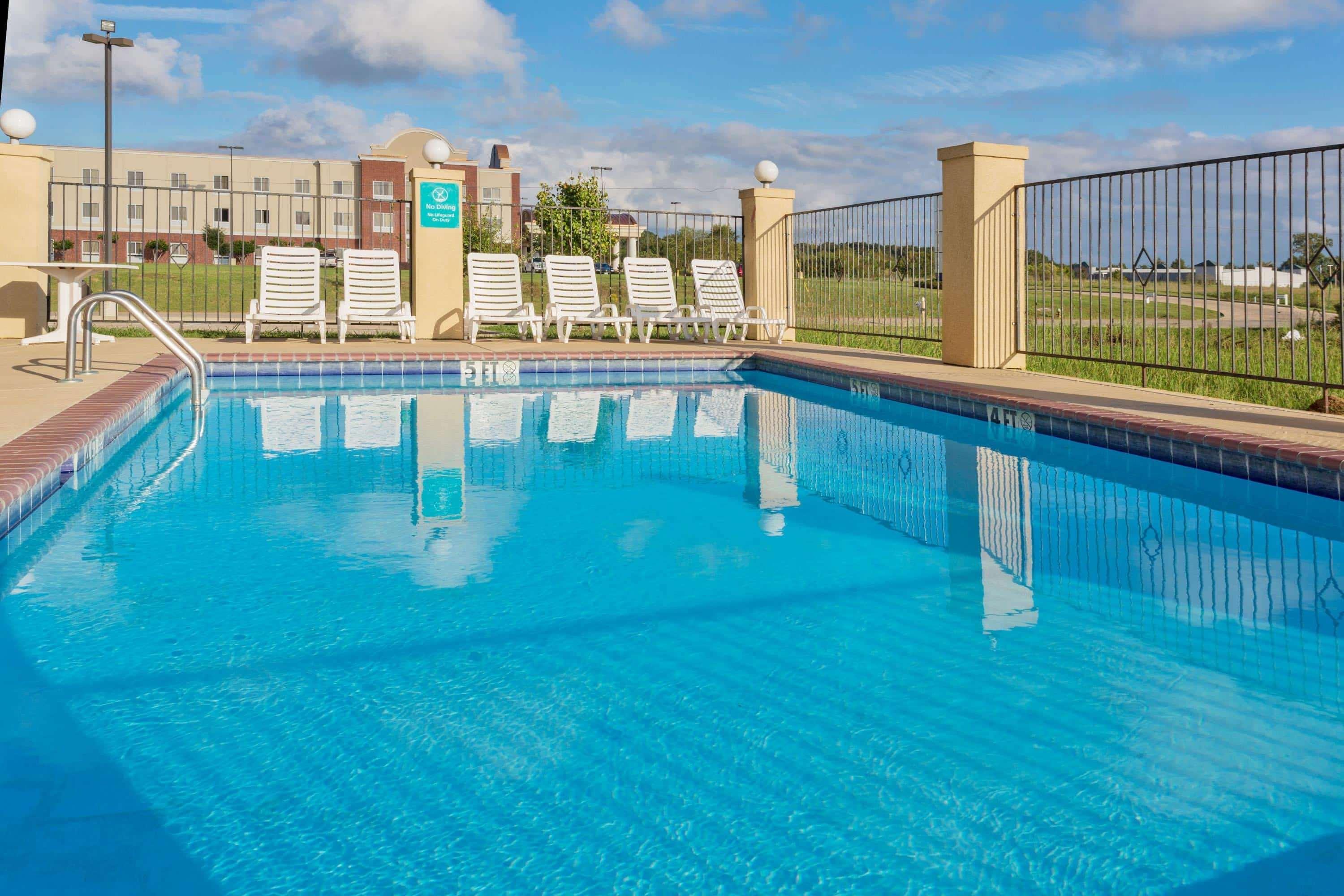 La Quinta By Wyndham Canton Ms Exterior photo